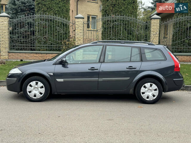 Сірий Рено Меган, об'ємом двигуна 1.6 л та пробігом 200 тис. км за 5600 $, фото 1 на Automoto.ua