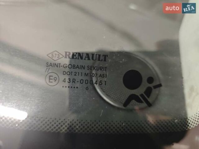 Серый Рено Меган, объемом двигателя 1.6 л и пробегом 207 тыс. км за 5497 $, фото 1 на Automoto.ua