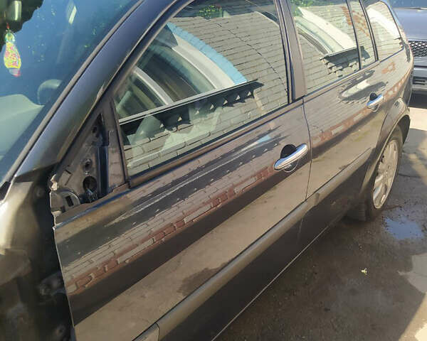 Серый Рено Меган, объемом двигателя 1.6 л и пробегом 245 тыс. км за 2200 $, фото 2 на Automoto.ua