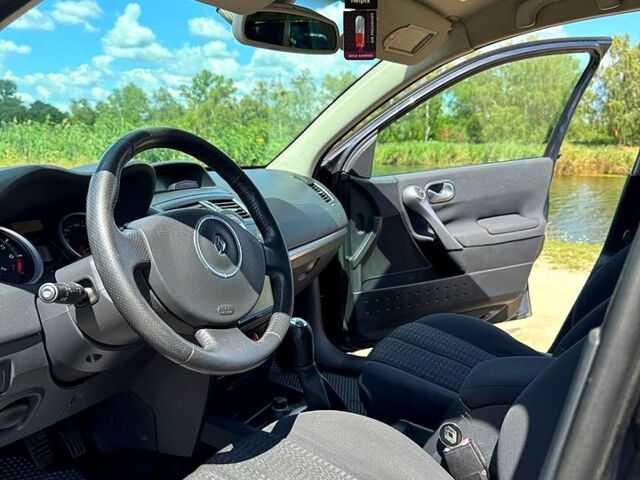 Серый Рено Меган, объемом двигателя 1.6 л и пробегом 236 тыс. км за 5500 $, фото 5 на Automoto.ua