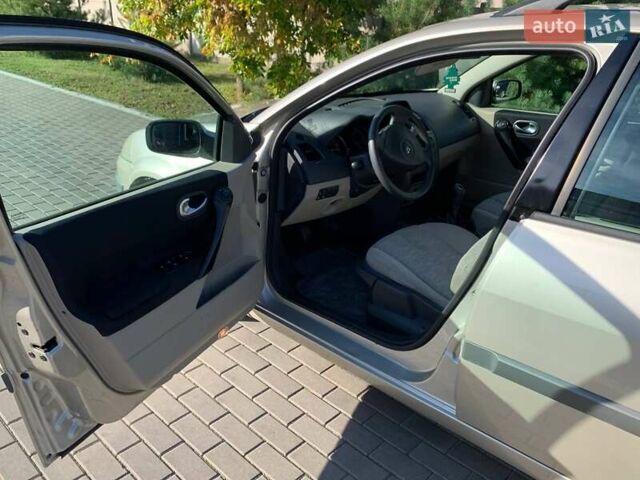 Сірий Рено Меган, об'ємом двигуна 1.6 л та пробігом 191 тис. км за 5600 $, фото 5 на Automoto.ua