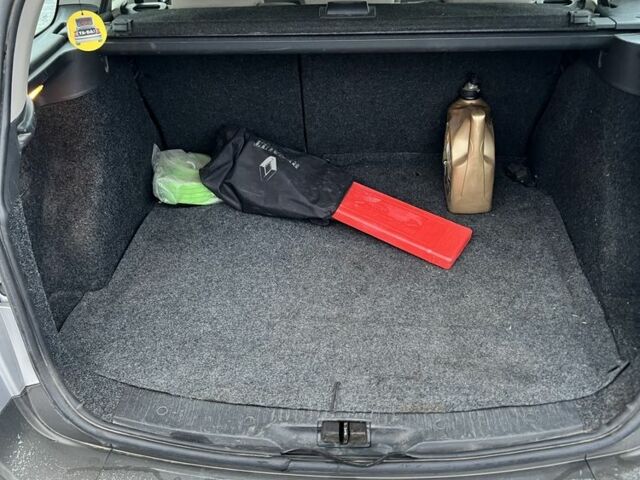 Сірий Рено Меган, об'ємом двигуна 1.6 л та пробігом 240 тис. км за 4000 $, фото 4 на Automoto.ua