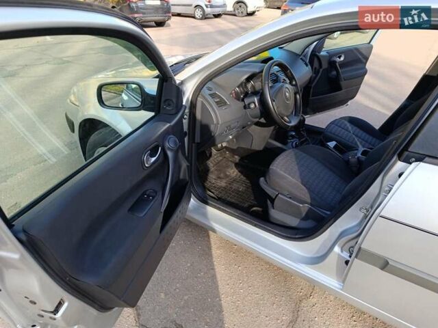 Серый Рено Меган, объемом двигателя 1.6 л и пробегом 210 тыс. км за 4650 $, фото 16 на Automoto.ua