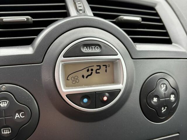 Сірий Рено Меган, об'ємом двигуна 1.6 л та пробігом 220 тис. км за 6100 $, фото 6 на Automoto.ua