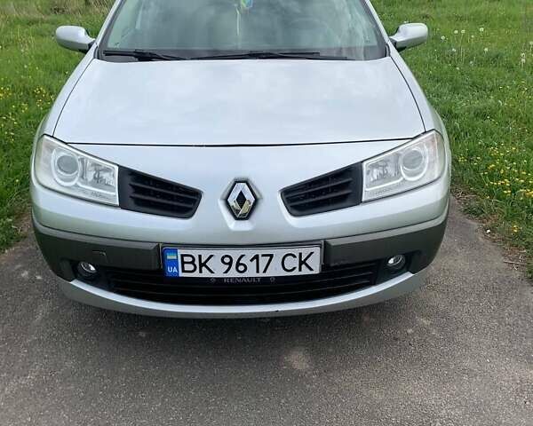 Серый Рено Меган, объемом двигателя 1.6 л и пробегом 222 тыс. км за 4500 $, фото 9 на Automoto.ua