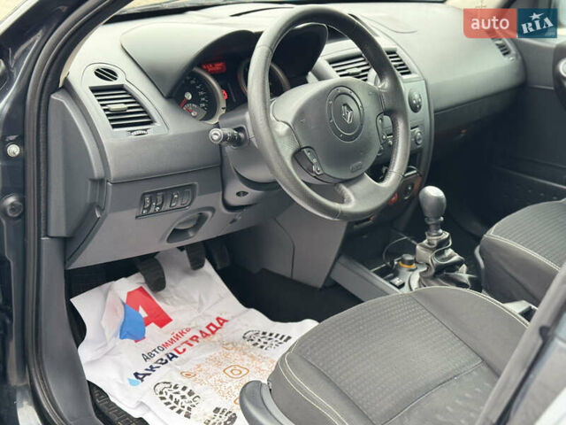 Рено Меган 2006 у Тернополі на Automoto.ua Сірий Рено Меган, об'ємом двигуна 2 л та пробігом 250 тис. км за 4600 $, фото 37 на Automoto.ua