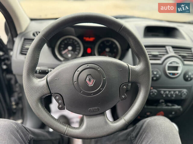 Рено Меган 2006 у Тернополі на Automoto.ua Сірий Рено Меган, об'ємом двигуна 2 л та пробігом 250 тис. км за 4600 $, фото 62 на Automoto.ua