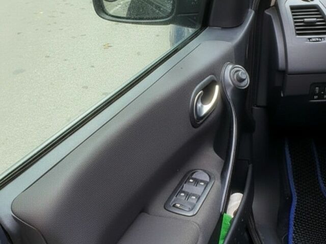 Серый Рено Меган, объемом двигателя 1.6 л и пробегом 244 тыс. км за 4900 $, фото 6 на Automoto.ua