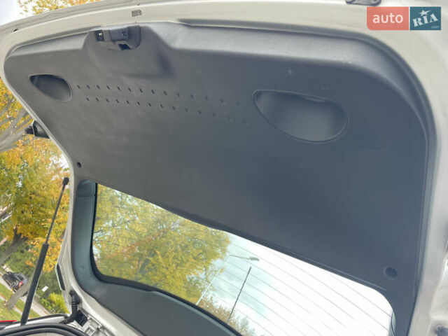 Серый Рено Меган, объемом двигателя 1.6 л и пробегом 196 тыс. км за 5500 $, фото 25 на Automoto.ua