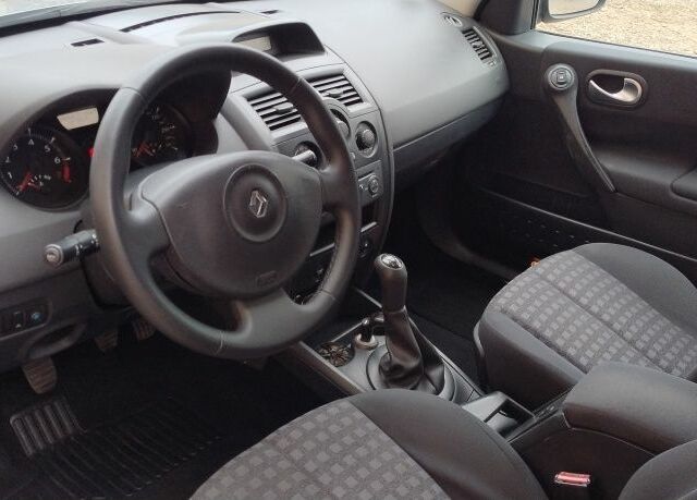 Сірий Рено Меган, об'ємом двигуна 1.6 л та пробігом 200 тис. км за 5900 $, фото 7 на Automoto.ua