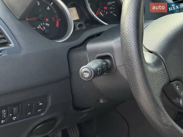 Серый Рено Меган, объемом двигателя 2 л и пробегом 280 тыс. км за 4700 $, фото 8 на Automoto.ua