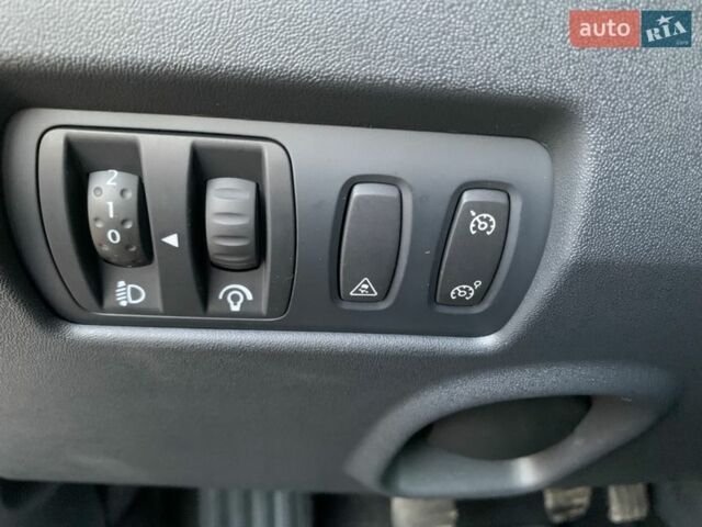 Серый Рено Меган, объемом двигателя 1.6 л и пробегом 263 тыс. км за 4950 $, фото 17 на Automoto.ua