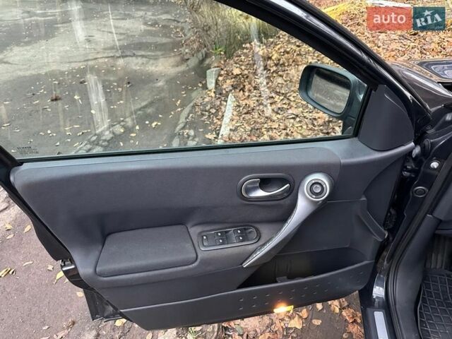 Серый Рено Меган, объемом двигателя 1.6 л и пробегом 243 тыс. км за 4950 $, фото 1 на Automoto.ua