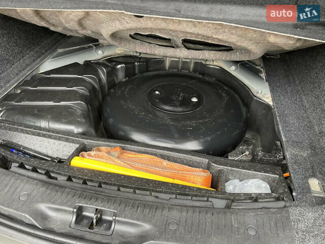 Серый Рено Меган, объемом двигателя 1.6 л и пробегом 282 тыс. км за 5000 $, фото 21 на Automoto.ua