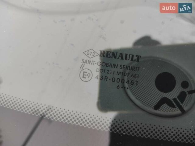 Серый Рено Меган, объемом двигателя 1.6 л и пробегом 199 тыс. км за 5490 $, фото 11 на Automoto.ua