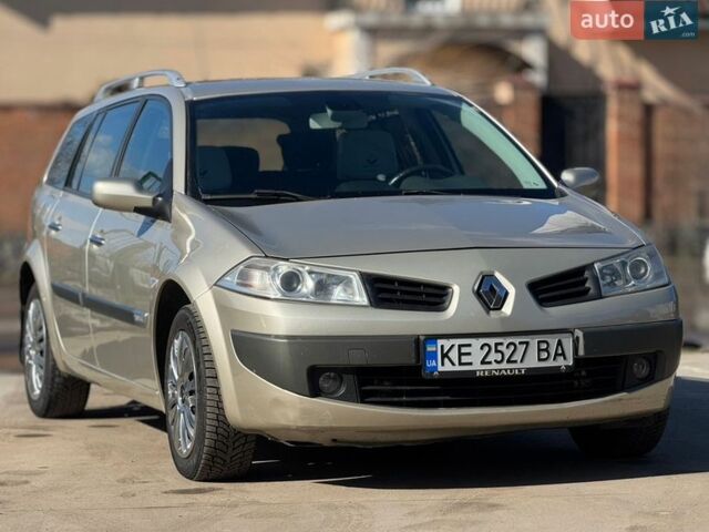 Серый Рено Меган, объемом двигателя 2 л и пробегом 290 тыс. км за 4500 $, фото 1 на Automoto.ua