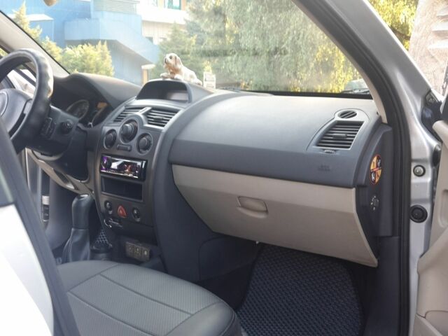 Серый Рено Меган, объемом двигателя 1.6 л и пробегом 195 тыс. км за 5000 $, фото 4 на Automoto.ua