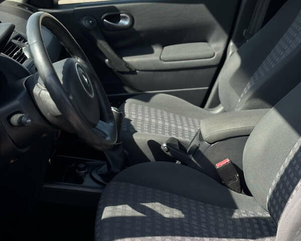 Рено Меган 2006 в Чернигове на Automoto.ua Серый Рено Меган, объемом двигателя 1.6 л и пробегом 208 тыс. км за 5650 $, фото 8 на Automoto.ua