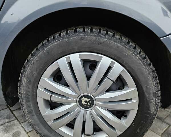 Серый Рено Меган, объемом двигателя 1.6 л и пробегом 257 тыс. км за 6500 $, фото 19 на Automoto.ua