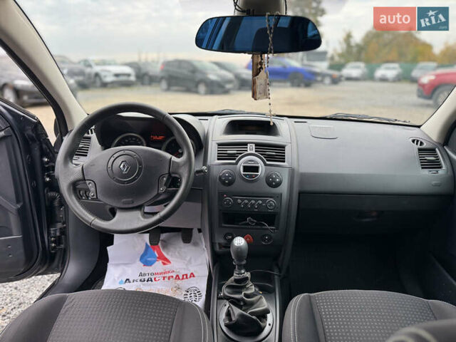 Рено Меган 2006 у Тернополі на Automoto.ua Сірий Рено Меган, об'ємом двигуна 2 л та пробігом 250 тис. км за 4600 $, фото 51 на Automoto.ua