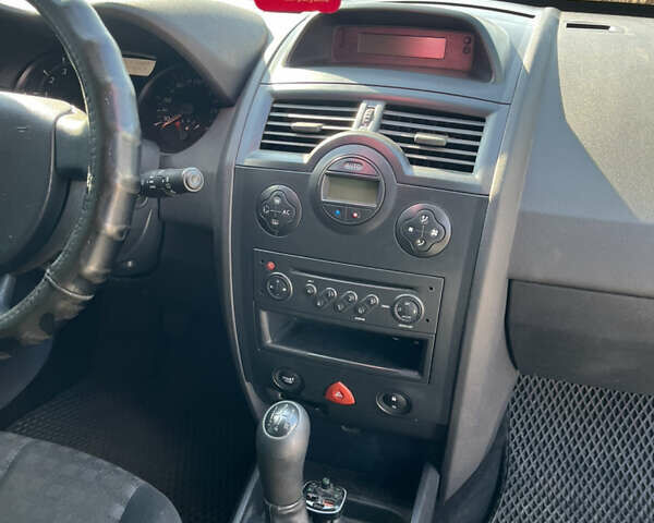 Сірий Рено Меган, об'ємом двигуна 1.6 л та пробігом 282 тис. км за 4500 $, фото 22 на Automoto.ua