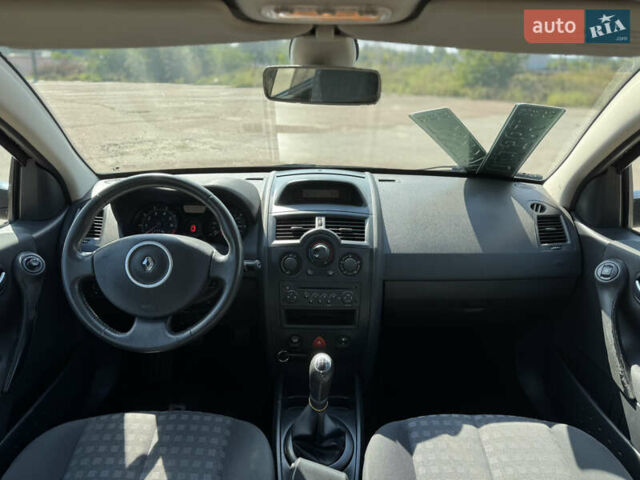 Рено Меган 2006 в Чернигове на Automoto.ua Серый Рено Меган, объемом двигателя 1.6 л и пробегом 208 тыс. км за 5650 $, фото 12 на Automoto.ua