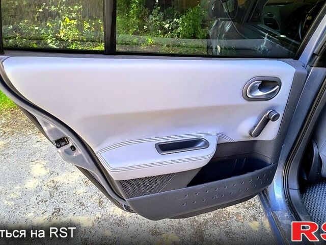 Серый Рено Меган, объемом двигателя 1.6 л и пробегом 378 тыс. км за 4200 $, фото 12 на Automoto.ua