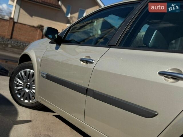 Серый Рено Меган, объемом двигателя 2 л и пробегом 290 тыс. км за 4500 $, фото 11 на Automoto.ua