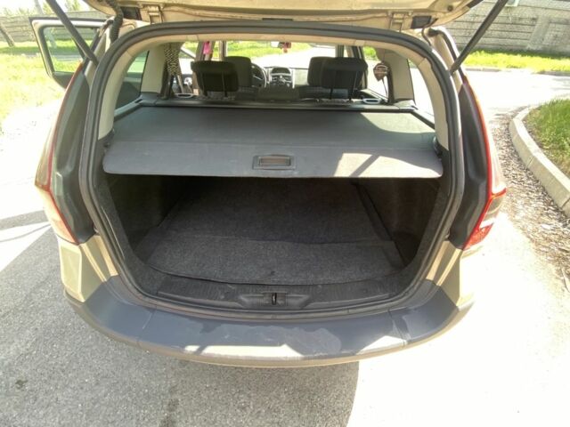 Серый Рено Меган, объемом двигателя 1.5 л и пробегом 305 тыс. км за 5399 $, фото 16 на Automoto.ua