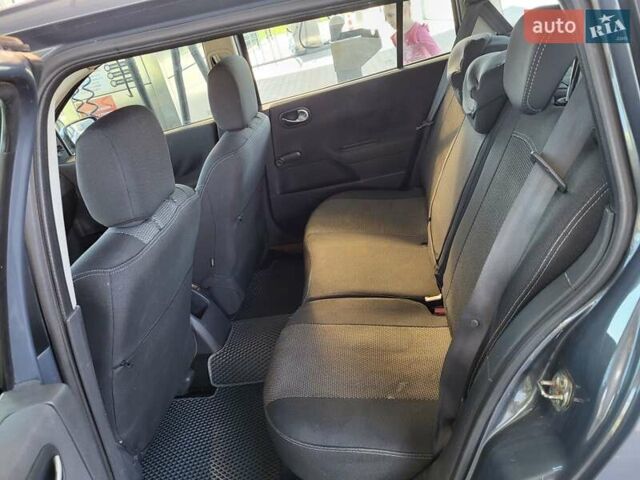 Серый Рено Меган, объемом двигателя 1.6 л и пробегом 270 тыс. км за 5000 $, фото 2 на Automoto.ua