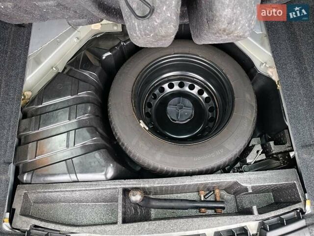 Серый Рено Меган, объемом двигателя 1.6 л и пробегом 215 тыс. км за 5700 $, фото 7 на Automoto.ua