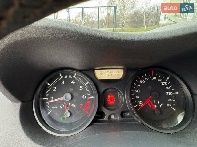 Серый Рено Меган, объемом двигателя 1.6 л и пробегом 236 тыс. км за 5200 $, фото 15 на Automoto.ua