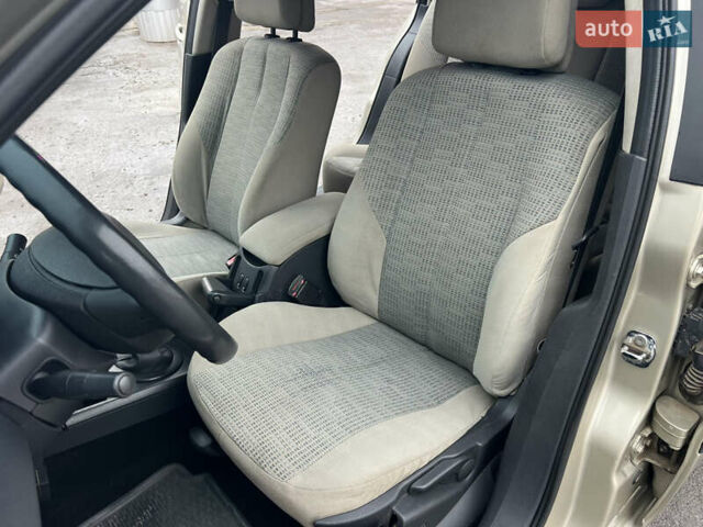 Серый Рено Меган, объемом двигателя 1.6 л и пробегом 281 тыс. км за 4800 $, фото 15 на Automoto.ua