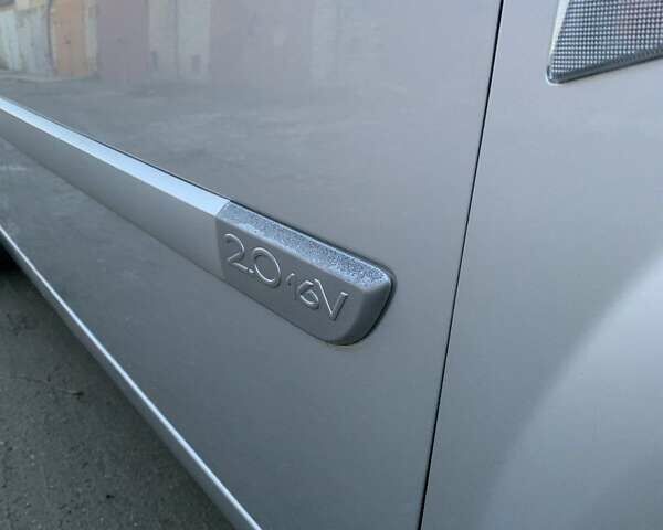 Серый Рено Меган, объемом двигателя 2 л и пробегом 162 тыс. км за 6299 $, фото 40 на Automoto.ua