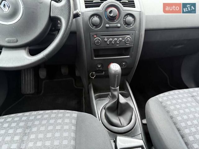 Серый Рено Меган, объемом двигателя 1.6 л и пробегом 206 тыс. км за 5190 $, фото 16 на Automoto.ua