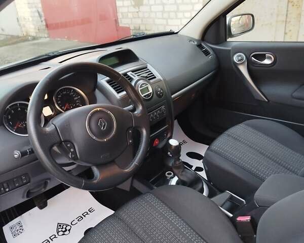Серый Рено Меган, объемом двигателя 2 л и пробегом 162 тыс. км за 6299 $, фото 98 на Automoto.ua