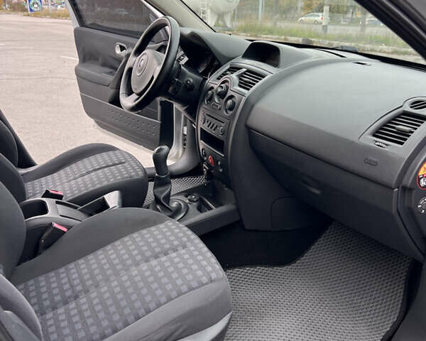 Рено Меган 2007 в Житомире на Automoto.ua Серый Рено Меган, объемом двигателя 1.6 л и пробегом 218 тыс. км за 4900 $, фото 13 на Automoto.ua