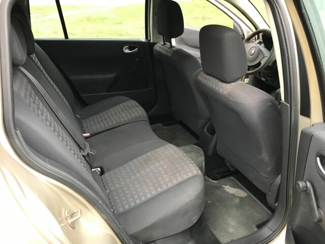 Рено Меган 2007 в Благовещенское (Ульяновка) на Automoto.ua Серый Рено Меган, объемом двигателя 1.6 л и пробегом 271 тыс. км за 1750 $, фото 4 на Automoto.ua