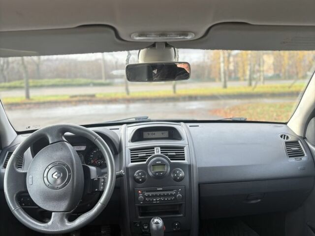 Серый Рено Меган, объемом двигателя 1.6 л и пробегом 215 тыс. км за 5400 $, фото 16 на Automoto.ua