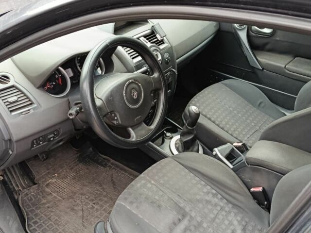 Серый Рено Меган, объемом двигателя 1.6 л и пробегом 400 тыс. км за 3500 $, фото 2 на Automoto.ua