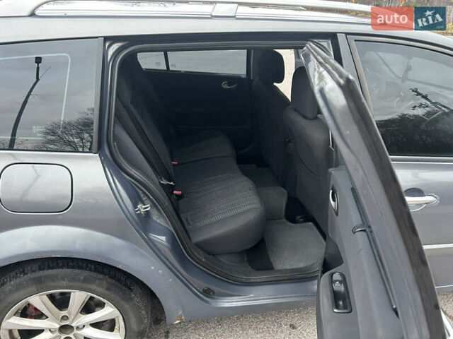 Сірий Рено Меган, об'ємом двигуна 1.6 л та пробігом 507 тис. км за 3700 $, фото 3 на Automoto.ua