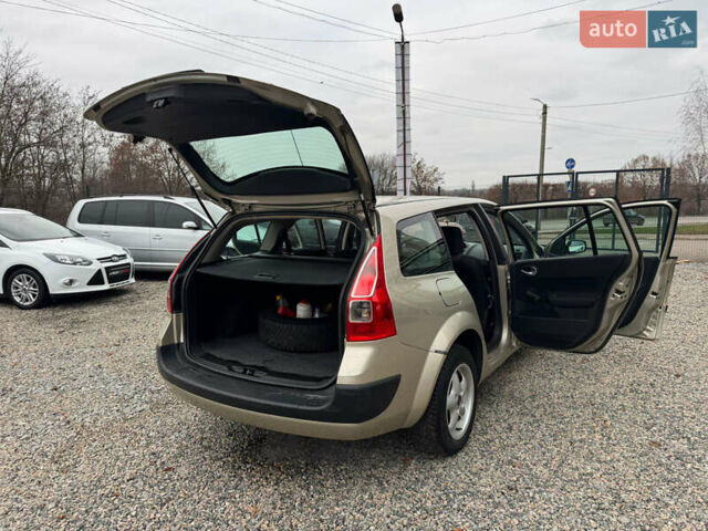 Серый Рено Меган, объемом двигателя 1.6 л и пробегом 236 тыс. км за 5200 $, фото 39 на Automoto.ua