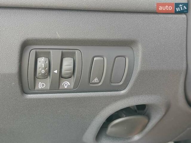 Серый Рено Меган, объемом двигателя 1.6 л и пробегом 240 тыс. км за 5450 $, фото 18 на Automoto.ua