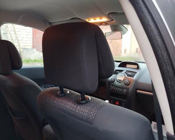 Серый Рено Меган, объемом двигателя 2 л и пробегом 162 тыс. км за 6299 $, фото 128 на Automoto.ua