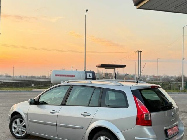 Серый Рено Меган, объемом двигателя 0 л и пробегом 169 тыс. км за 6500 $, фото 4 на Automoto.ua