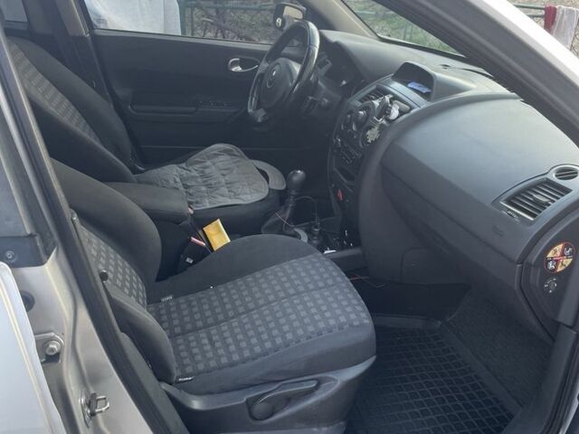 Сірий Рено Меган, об'ємом двигуна 1.5 л та пробігом 400 тис. км за 4300 $, фото 2 на Automoto.ua