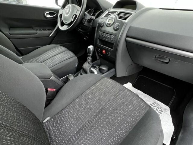 Сірий Рено Меган, об'ємом двигуна 2 л та пробігом 161 тис. км за 5750 $, фото 4 на Automoto.ua