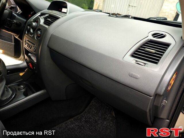 Серый Рено Меган, объемом двигателя 1.6 л и пробегом 185 тыс. км за 5650 $, фото 4 на Automoto.ua