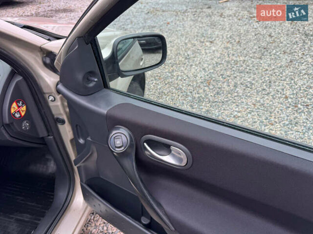 Серый Рено Меган, объемом двигателя 1.6 л и пробегом 236 тыс. км за 5200 $, фото 18 на Automoto.ua