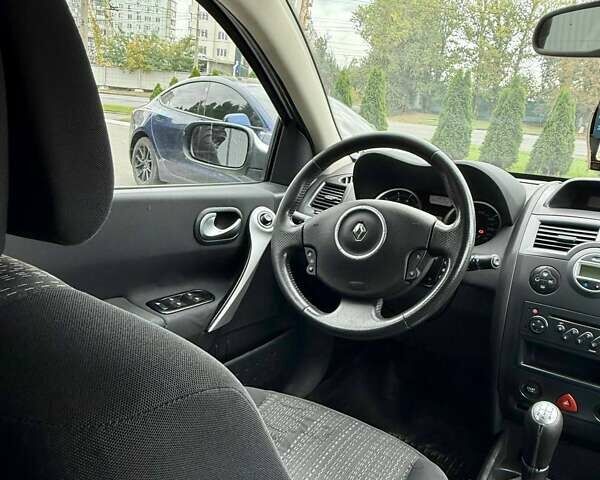 Серый Рено Меган, объемом двигателя 1.6 л и пробегом 215 тыс. км за 5500 $, фото 29 на Automoto.ua